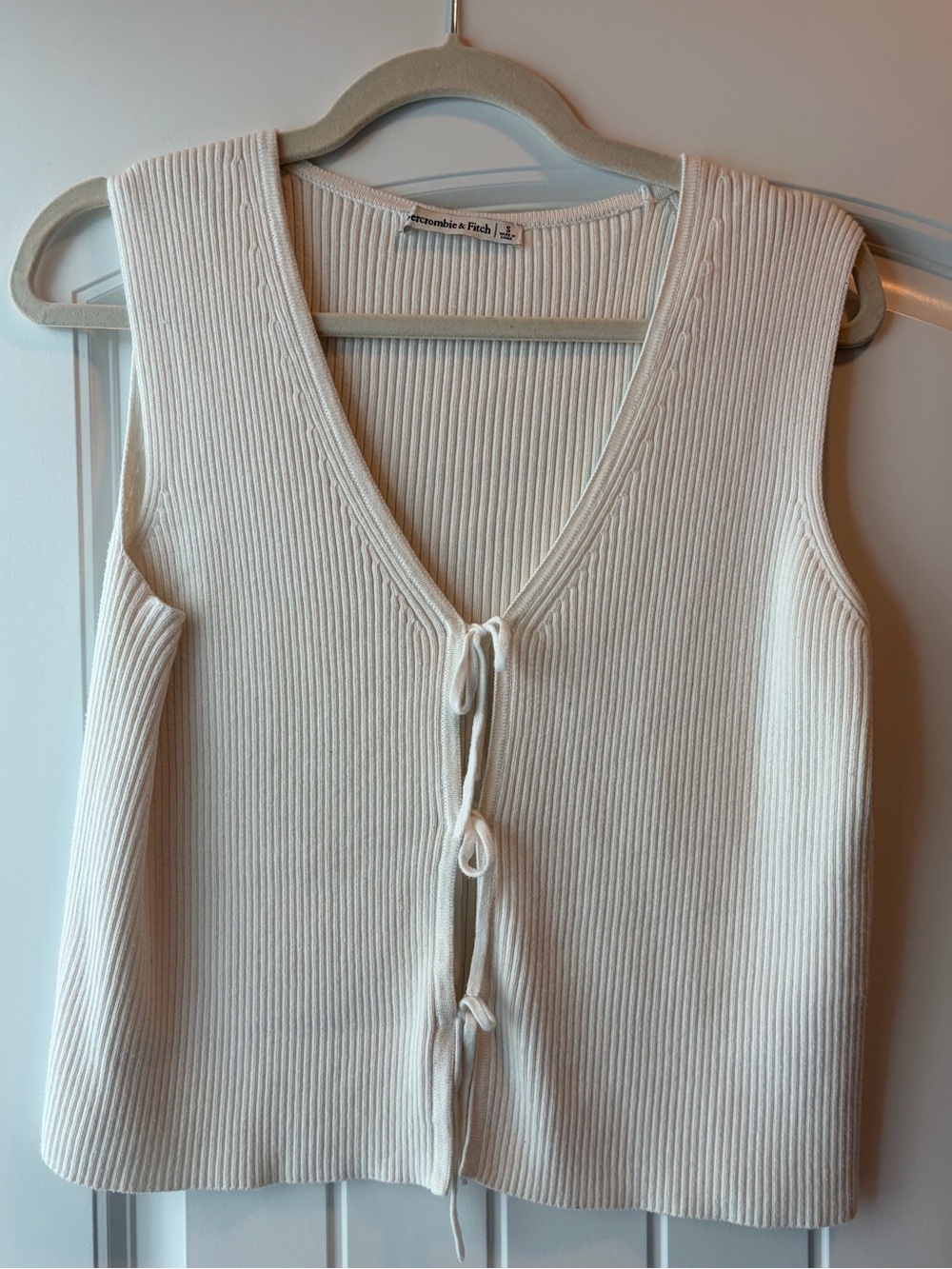 Abercrombie & Fitch Cream Ribbed Tie-Front Sleeveless Top/vest, size small